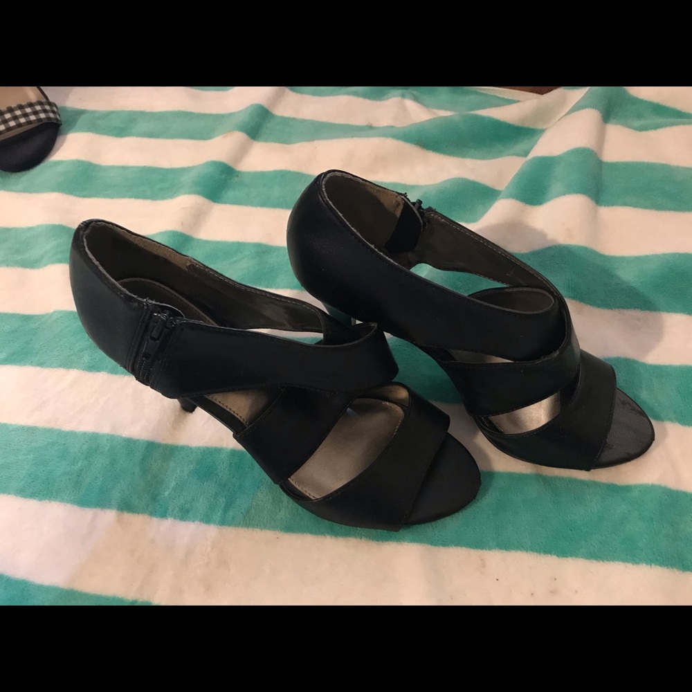 😎 Black Heels